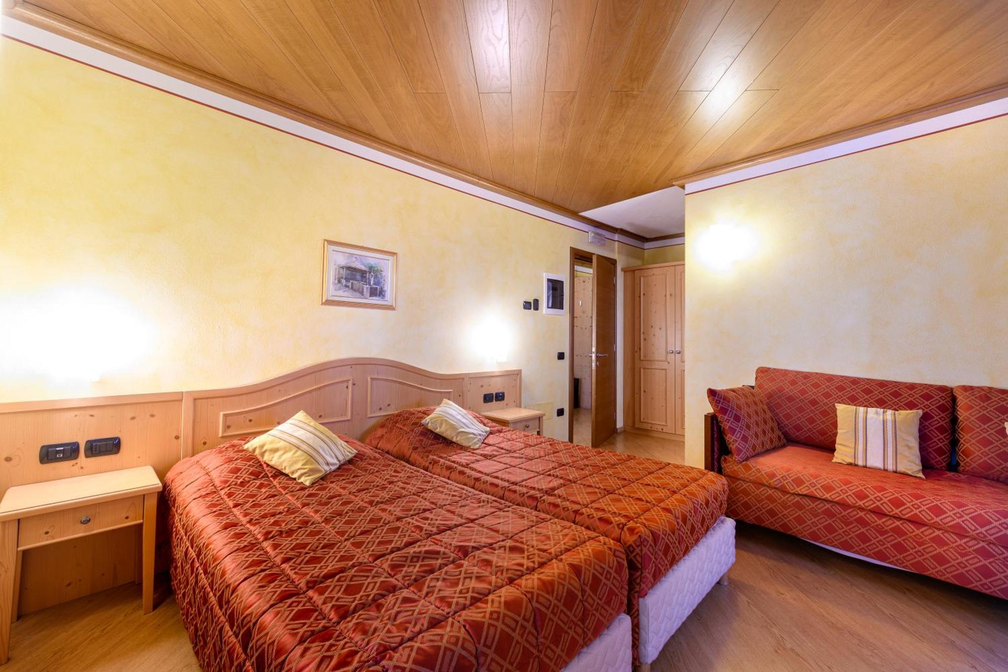 Hotel Garni Le Corti Grosotto Exteriör bild